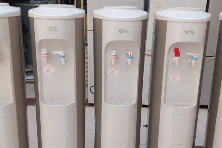 آبسردکن ایستاده ژاپنی مدل ۲۰۱۹ استوک AQUA