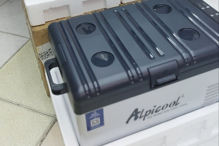 یخچال و فریزر ماشین مدل الپیکول Alpicool c30