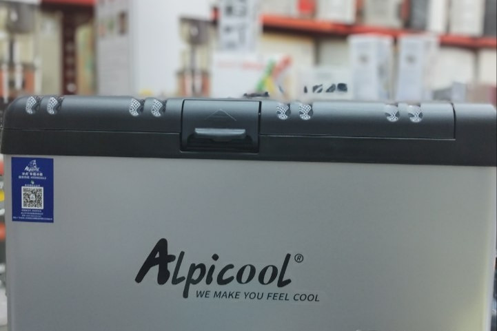 یخچال و فریزر ماشین مدل الپیکول Alpicool c30